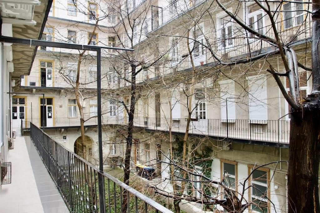 Premium Apartment By Hi5- Brody Street Будапешт Екстер'єр фото